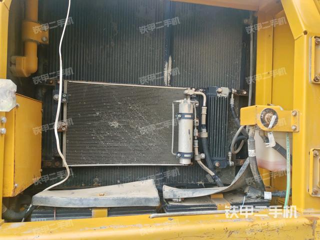 散熱器正面(大件艙室) 散熱器正面(大件艙室)