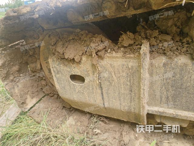 右側(cè)履帶整體(行走機(jī)構(gòu)) 右側(cè)履帶整體(行走機(jī)構(gòu))