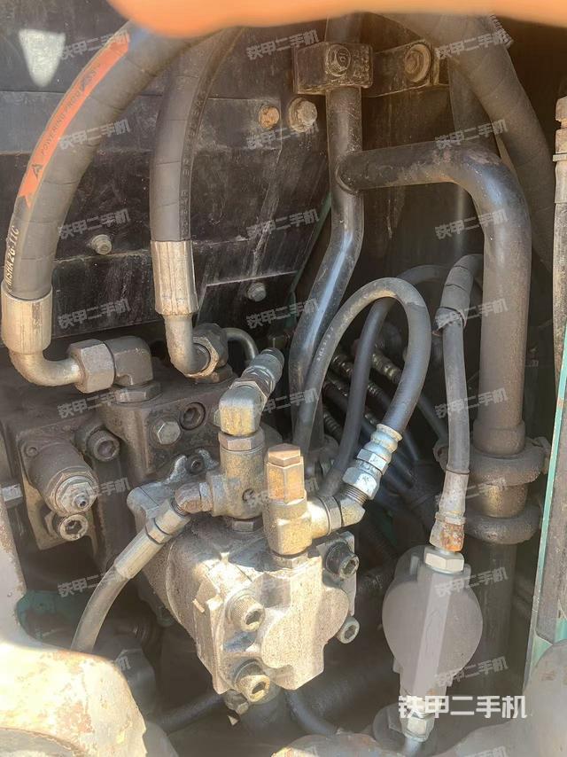 液压泵舱室正面整体(整机外观) 液压泵舱室正面整体(整机外观)