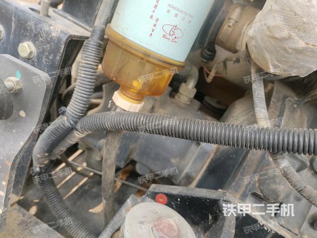 液壓泵艙室正面整體(整機(jī)外觀) 液壓泵艙室正面整體(整機(jī)外觀)