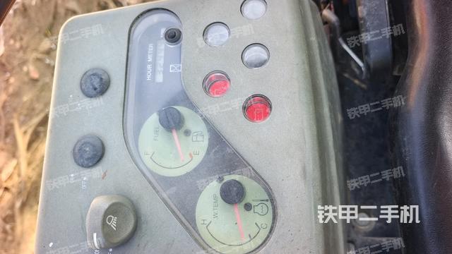 显示屏 (驾驶室部分) 显示屏 (驾驶室部分)