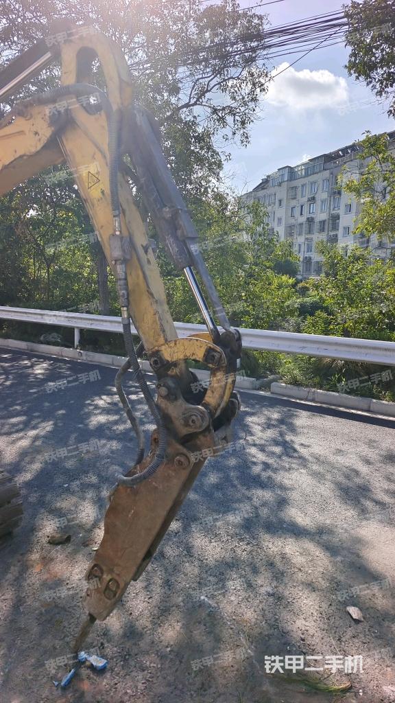 小臂整体右前(工作和回转装置) 小臂整体右前(工作和回转装置)
