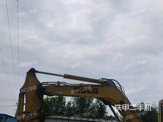 駕駛室頂部(整機(jī)外觀) 駕駛室頂部(整機(jī)外觀)