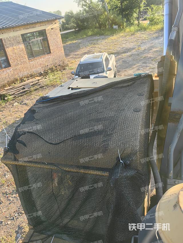 駕駛室頂部(整機(jī)外觀) 駕駛室頂部(整機(jī)外觀)