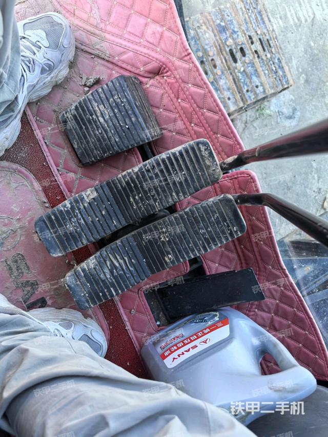 座椅右側(cè)控制臺(tái)/鑰匙門/油門/含右手柄（駕駛室部分）