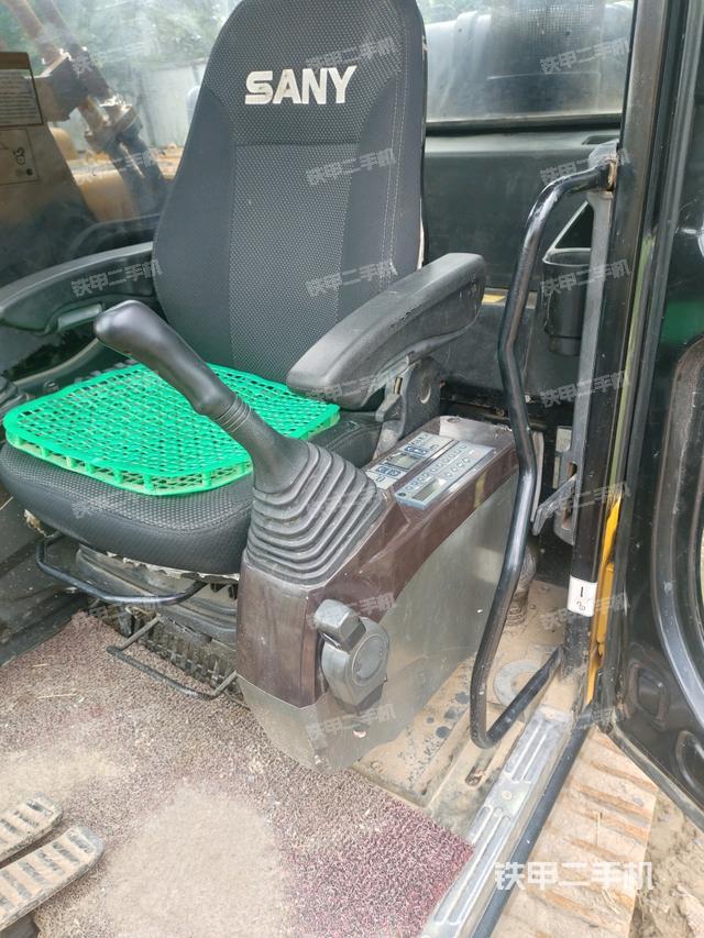 駕駛室左后45度(駕駛室部分) 駕駛室左后45度(駕駛室部分)