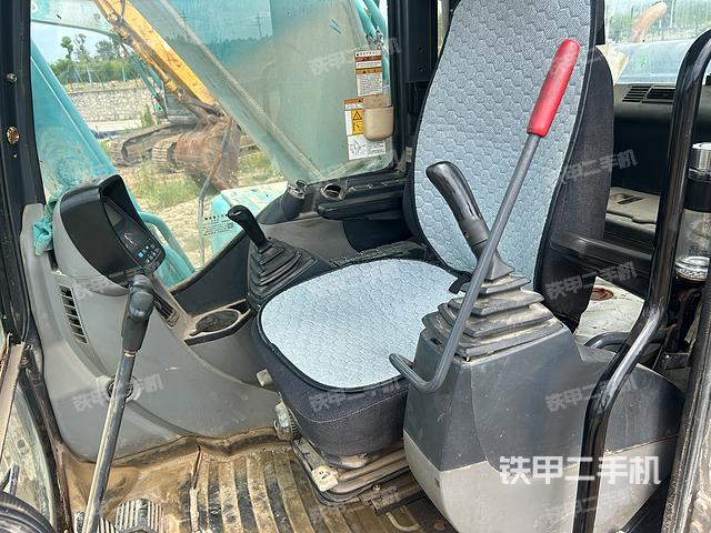 駕駛室整體(整機外觀) 駕駛室整體(整機外觀)
