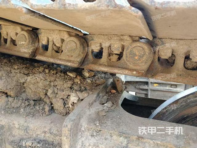 單側(cè)履帶整體(整機外觀) 單側(cè)履帶整體(整機外觀)