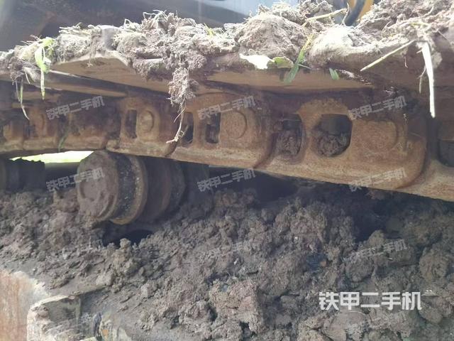 單側(cè)履帶整體(整機(jī)外觀) 單側(cè)履帶整體(整機(jī)外觀)