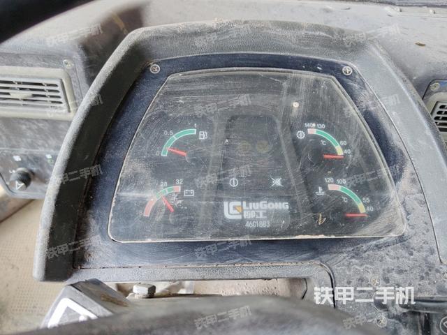 駕駛室操作臺(整機(jī)外觀及大件) 駕駛室操作臺(整機(jī)外觀及大件)