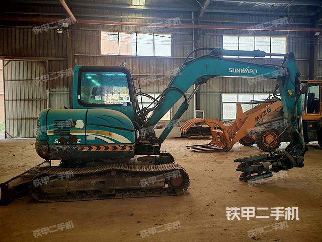 回转马达和主控阀（整机外观）