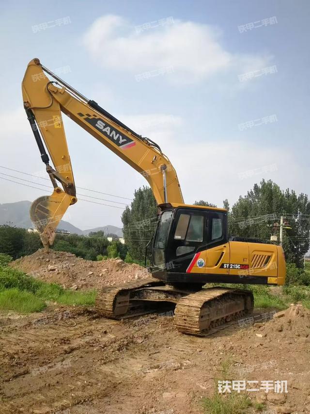 駕駛室整體(整機(jī)外觀) 駕駛室整體(整機(jī)外觀)