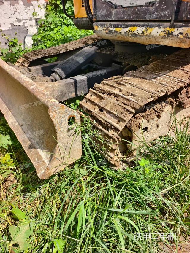 單側(cè)履帶整體（整機(jī)外觀）