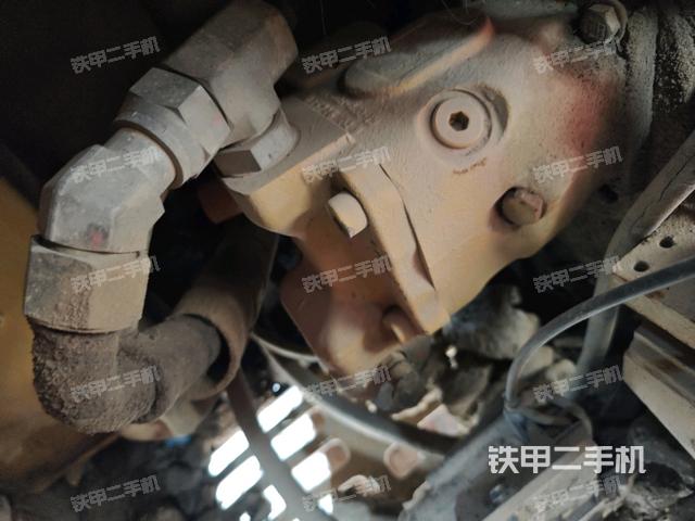 液壓泵艙室正面整體(整機(jī)外觀) 液壓泵艙室正面整體(整機(jī)外觀)