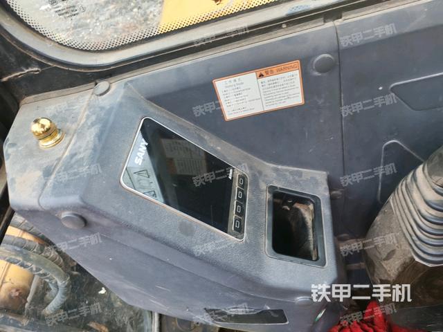 显示屏 (驾驶室部分) 显示屏 (驾驶室部分)