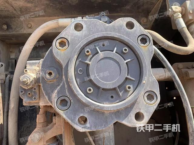 液壓泵艙室正面整體(整機外觀) 液壓泵艙室正面整體(整機外觀)