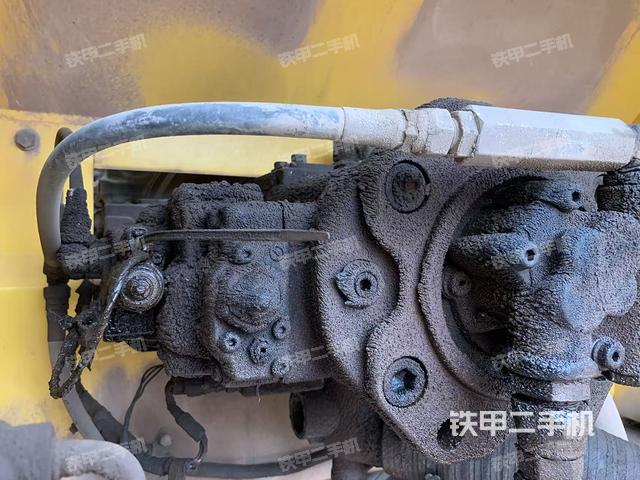 液壓泵艙室正面整體(整機(jī)外觀(guān)) 液壓泵艙室正面整體(整機(jī)外觀(guān))