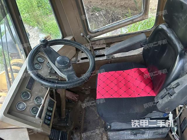 駕駛室工作臺(整機外觀及大件) 駕駛室工作臺(整機外觀及大件)