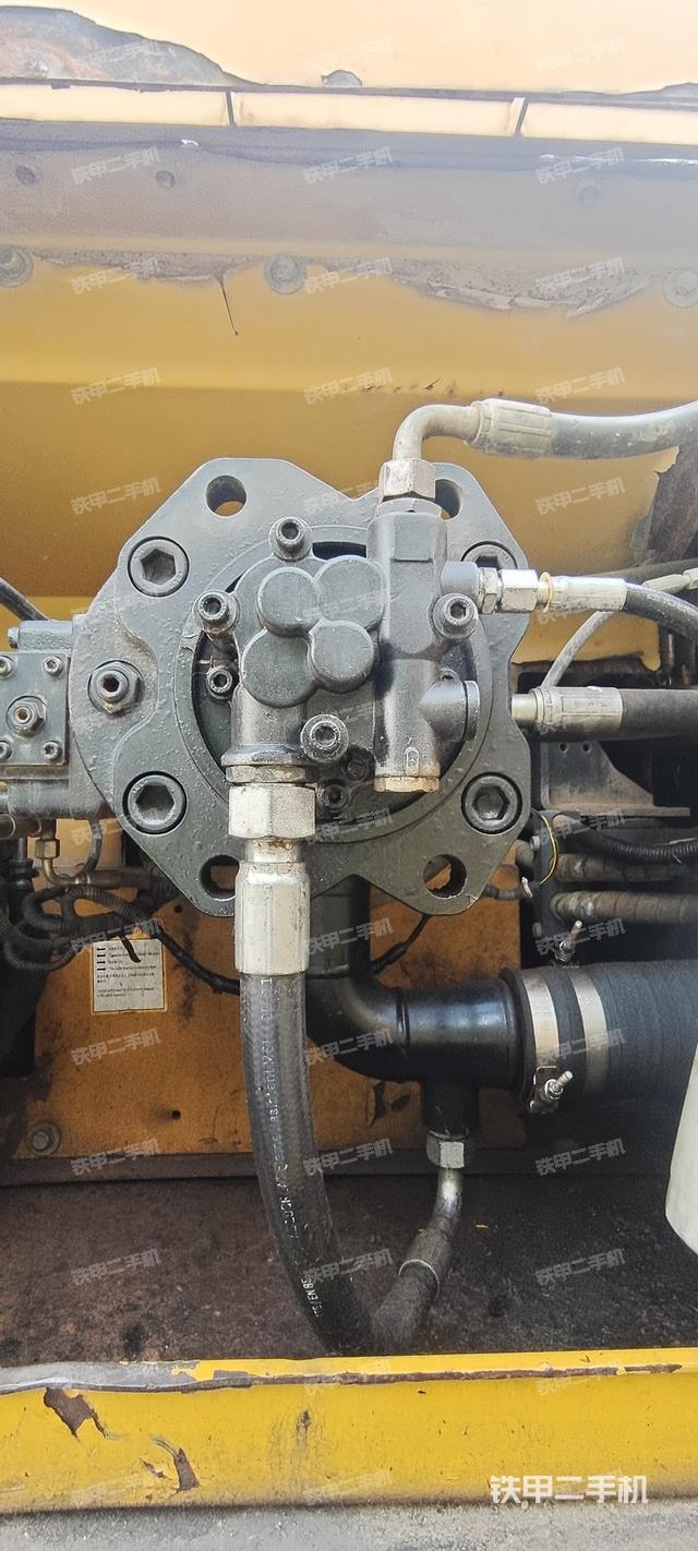 液壓泵艙室正面整體(整機(jī)外觀) 液壓泵艙室正面整體(整機(jī)外觀)