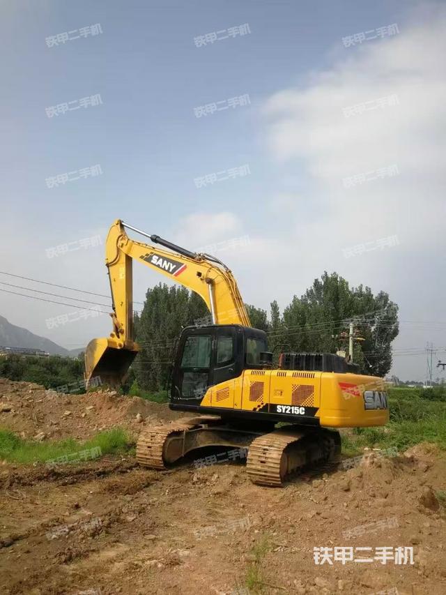 三一重工SY215C挖掘機(jī)