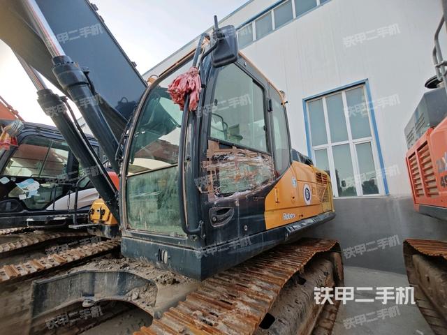 驾驶室整体(整机外观) 驾驶室整体(整机外观)