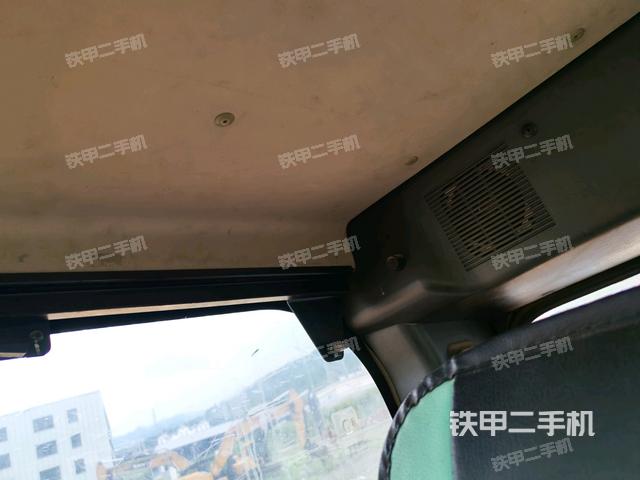 左后方玻璃角標（駕駛室部分）