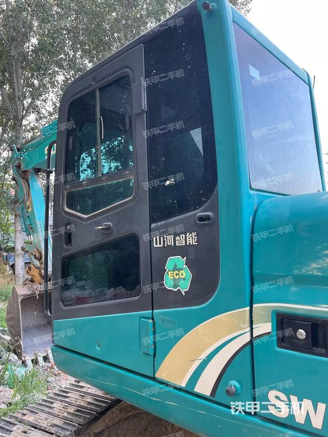 驾驶室整体（整机外观）