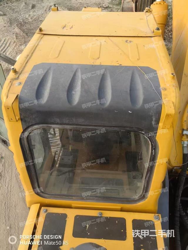 駕駛室頂部（整機外觀）