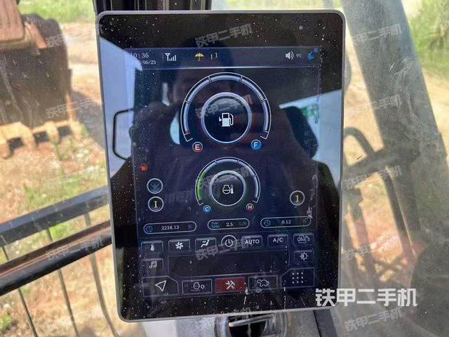 驾驶室整体(整机外观) 驾驶室整体(整机外观)