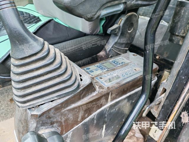 座椅左側(cè)控制臺/音響/含左手柄（駕駛室部分）