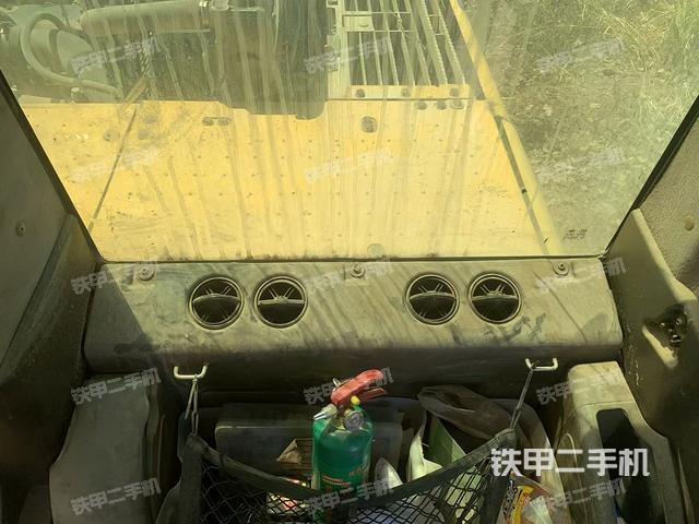 驾驶室整体(整机外观) 驾驶室整体(整机外观)