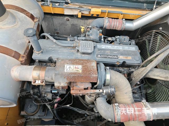 发动机整体俯视(整机外观) 发动机整体俯视(整机外观)