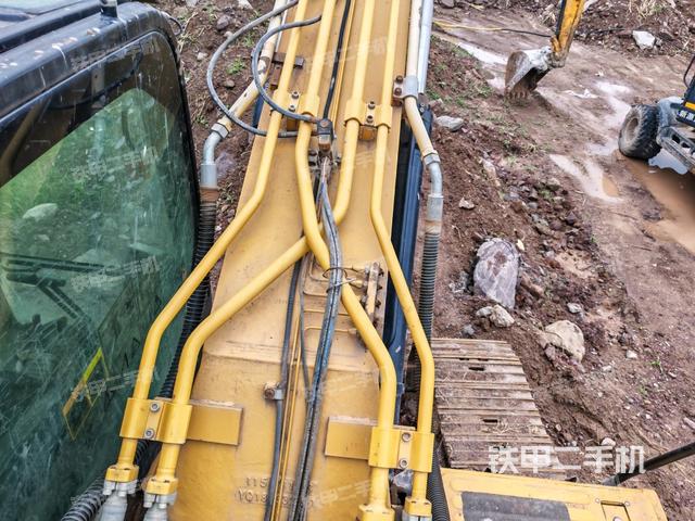 大臂背部俯視（工作和回轉(zhuǎn)裝置）