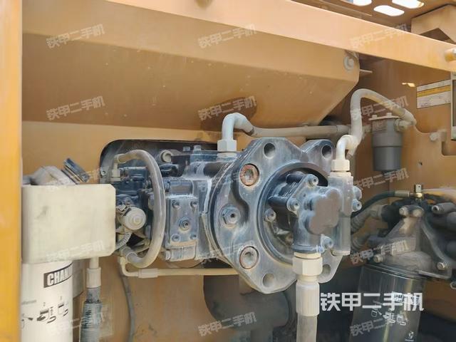 液壓泵艙室正面整體(整機外觀) 液壓泵艙室正面整體(整機外觀)