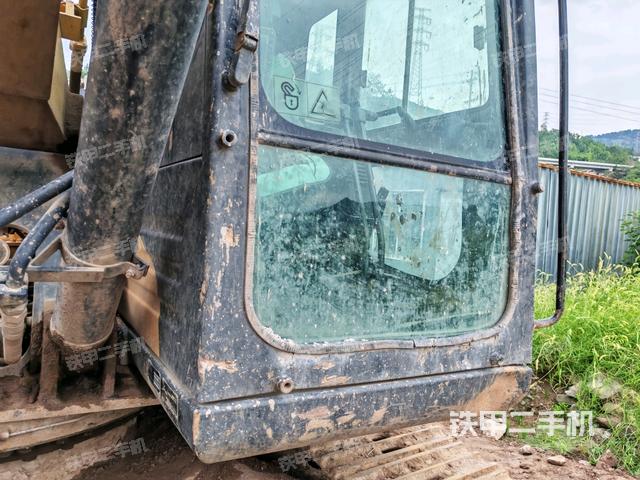 轉(zhuǎn)盤和下車架正前（工作和回轉(zhuǎn)裝置）