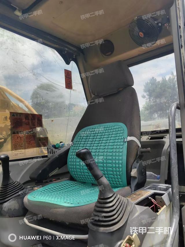 驾驶室整体（整机外观）