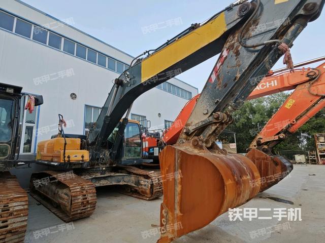 整机右后45°(整机外观) 整机右后45°(整机外观)