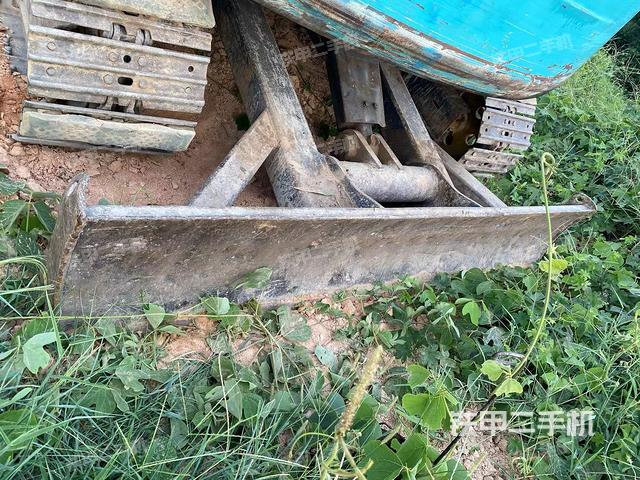 回轉(zhuǎn)馬達(dá)和主控閥(整機(jī)外觀) 回轉(zhuǎn)馬達(dá)和主控閥(整機(jī)外觀)