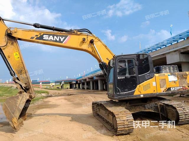 三一重工SY215C挖掘機(jī)
