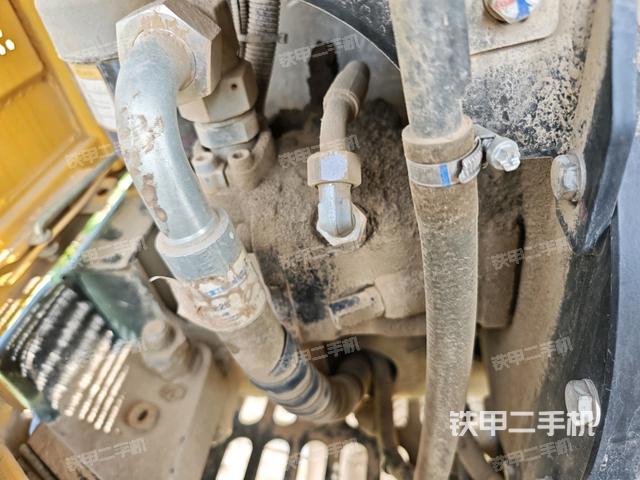 液压泵舱室正面整体(整机外观) 液压泵舱室正面整体(整机外观)