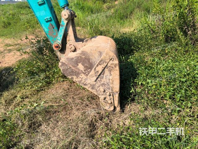 鏟斗右后整體(工作和回轉(zhuǎn)裝置) 鏟斗右后整體(工作和回轉(zhuǎn)裝置)
