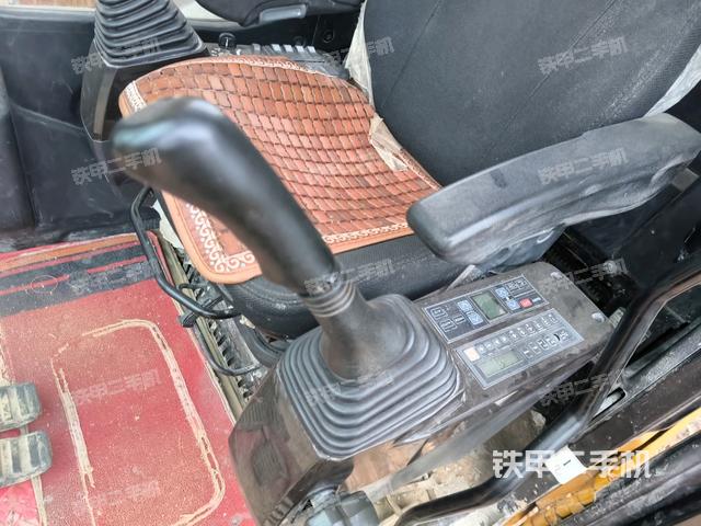 駕駛室左前45度(駕駛室部分) 駕駛室左前45度(駕駛室部分)