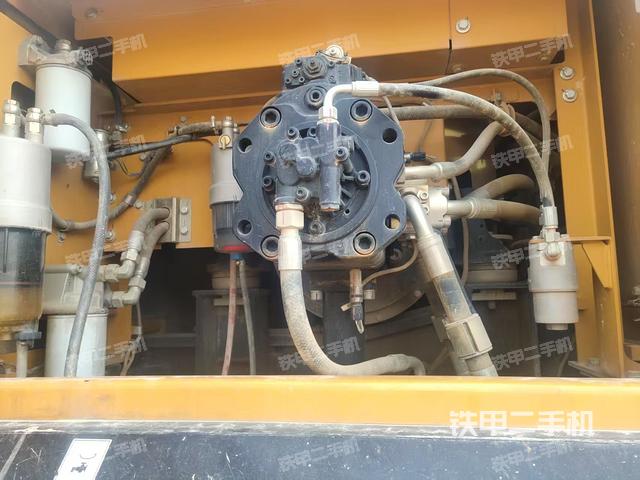 液壓泵艙室正面整體(整機(jī)外觀) 液壓泵艙室正面整體(整機(jī)外觀)