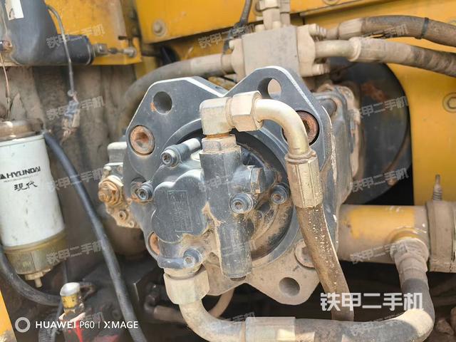 液压泵舱室正面整体（整机外观）