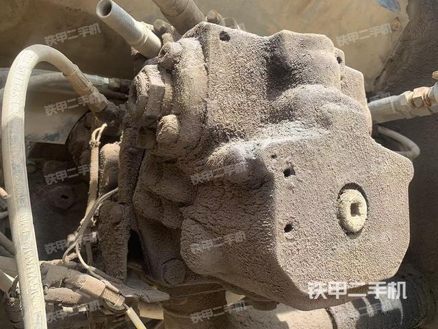液壓泵艙室正面整體(整機(jī)外觀) 液壓泵艙室正面整體(整機(jī)外觀)