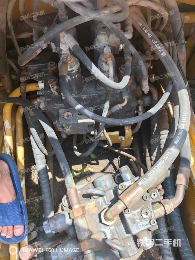 回转马达和主控阀（整机外观）