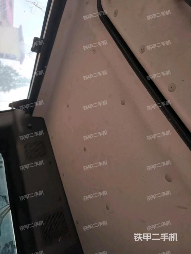 左后方玻璃角標(biāo)(駕駛室部分) 左后方玻璃角標(biāo)(駕駛室部分)
