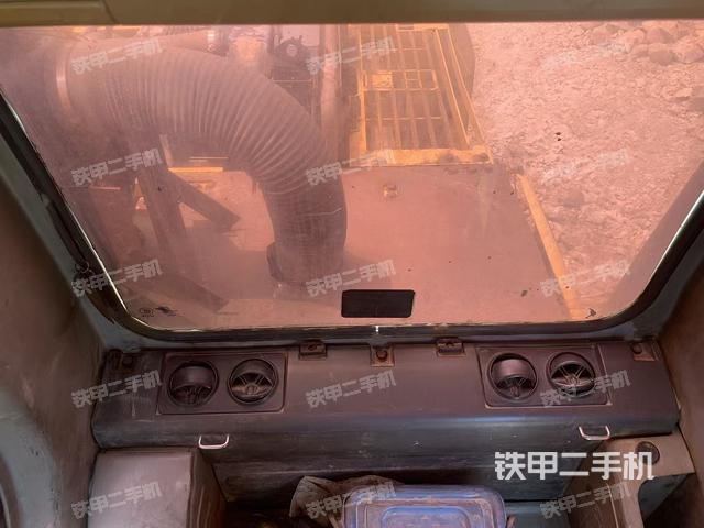 駕駛室整體(整機(jī)外觀) 駕駛室整體(整機(jī)外觀)