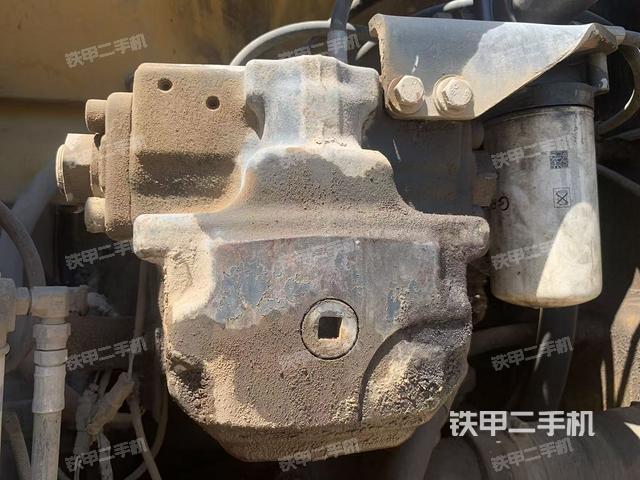 液压泵舱室正面整体(整机外观) 液压泵舱室正面整体(整机外观)
