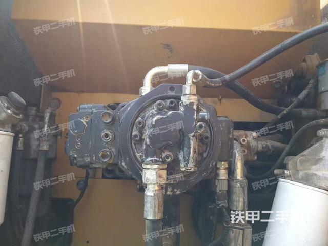 液壓泵艙室正面整體(整機(jī)外觀) 液壓泵艙室正面整體(整機(jī)外觀)